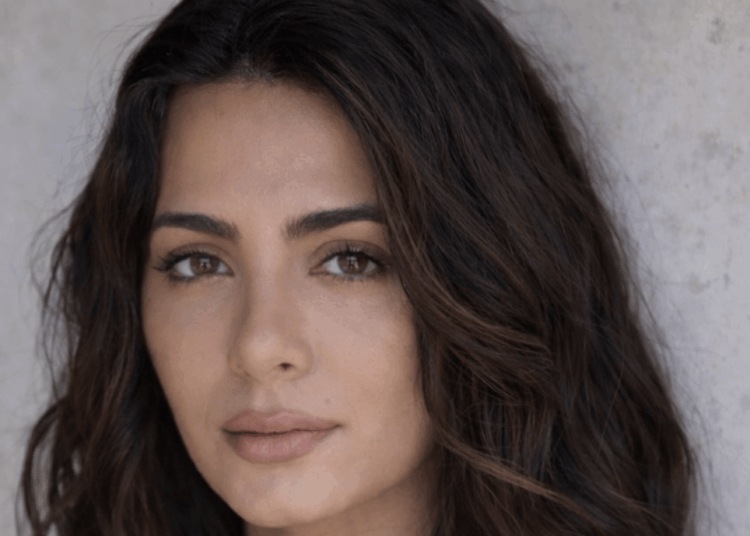 Emeraude Toubia assina com artistas inovadores (EXCLUSIVO)