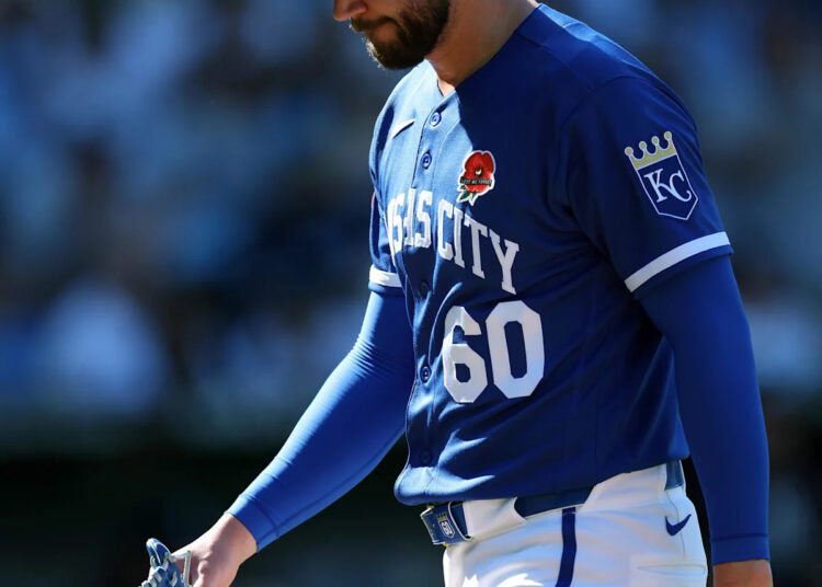 Erceg interpreta Lucy para Charlie Brown dos Royals; Rangers vence por 7-6