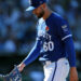 Erceg interpreta Lucy para Charlie Brown dos Royals; Rangers vence por 7-6