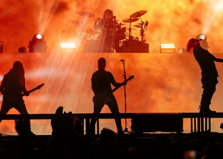 “Esta é uma prova positiva de que eles estão prontos para enfrentar palcos e eventos maiores.” Eles já são uma das maiores bandas de metal extremo – e com seu show feroz no Sonic Temple, Lorna Shore mostrou que não vai parar por aí