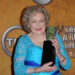 Este dia na história: Betty White se torna a celebridade mais velha a apresentar o SNL
