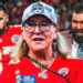 Exclusivo: Donna Kelce revela o que os filhos Travis Kelce e Jason Kelce lhe ensinaram