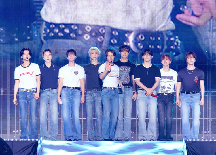 Fã japonês do Seventeen atinge 180.000 quilates