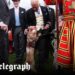 Família real faz amizade com cocker spaniel destruindo gramado do Palácio de Buckingham