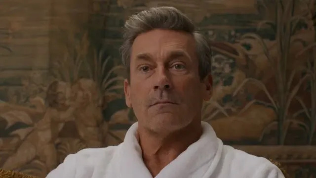 Filme de comédia sexual de Jon Hamm e Zoey Deutch ganha trailer ultrajante
