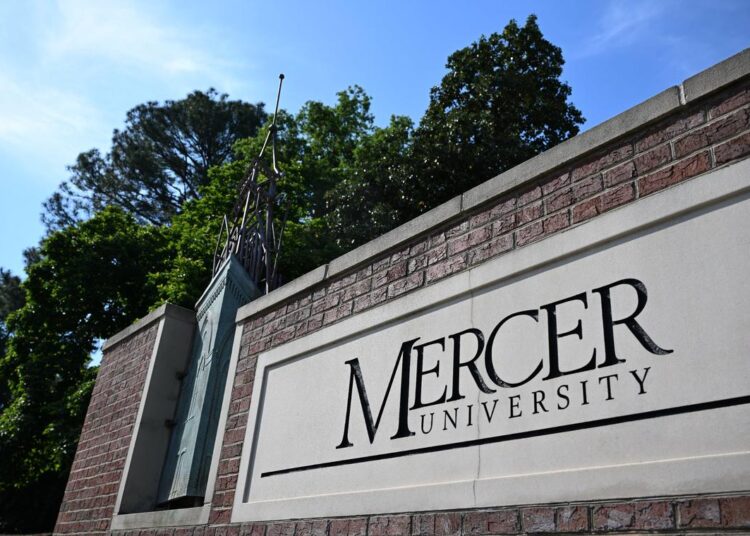 Filme estrelado por Glen Powell será filmado no campus da Mercer University em Macon
