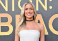 'Fizemos uma coisa': veja Kristin Cavallari (e seu abdômen) arrasar na Miami Swim Week
