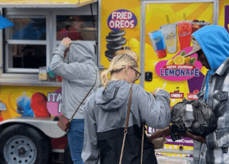 Florence Food Truck Festival termina com comida e entretenimento, apesar do tempo chuvoso