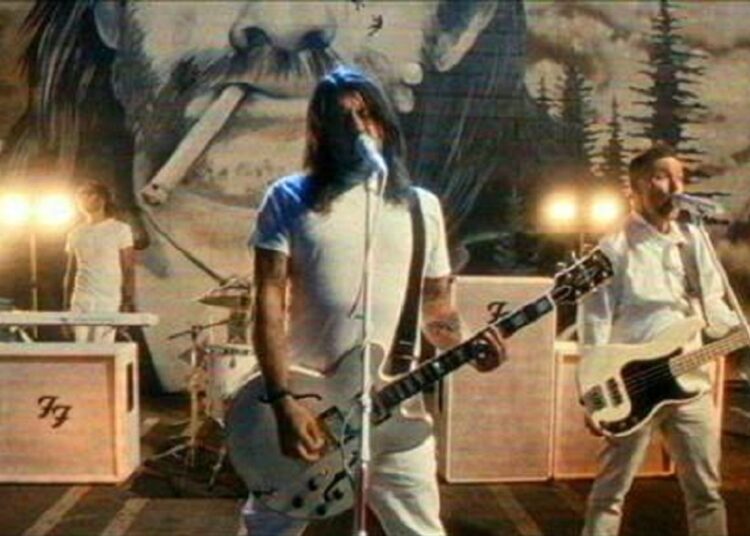 Foo Fighters compartilha novo videoclipe para ‘Spit Shine’