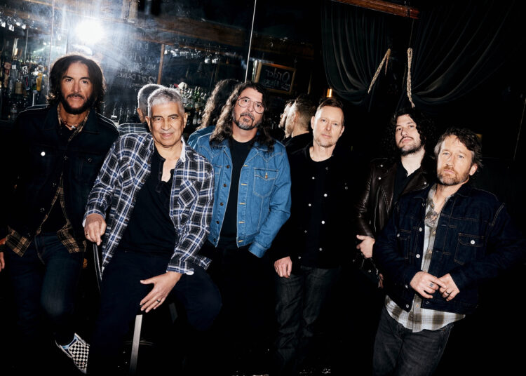 Foo Fighters foi forçado a renomear seu novo álbum devido ao conflito de 'Wicked: For Good', Dave Grohl revela
