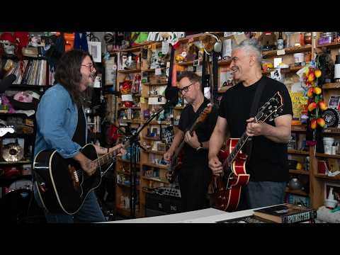Foo Fighters participa de um Tiny Desk Concert, tocando novas músicas ao lado de…