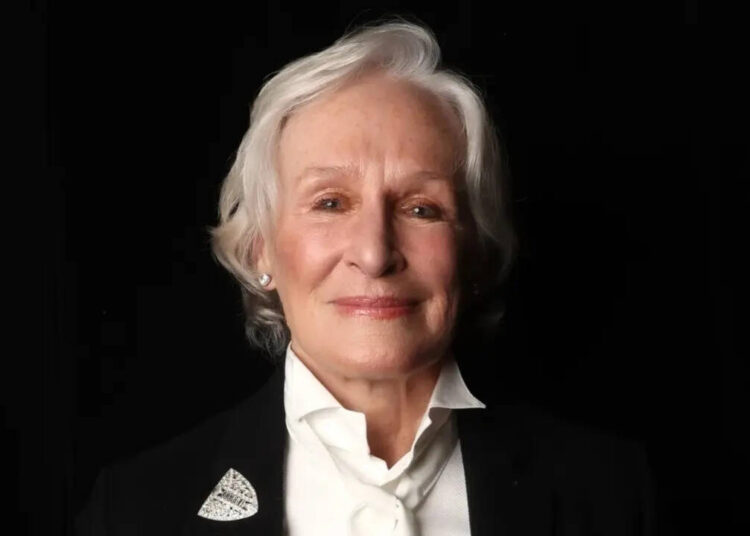 Glenn Close: Glenn Close lembra de outros atores presentes, cerimônia de pegada:'Diz isso 'é a honra da minha vida' |