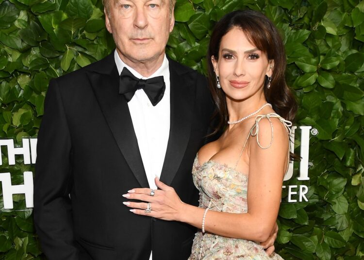 Hilaria Baldwin fala sobre a diferença de idade de 26 anos com Alec Baldwin, segredos do casamento