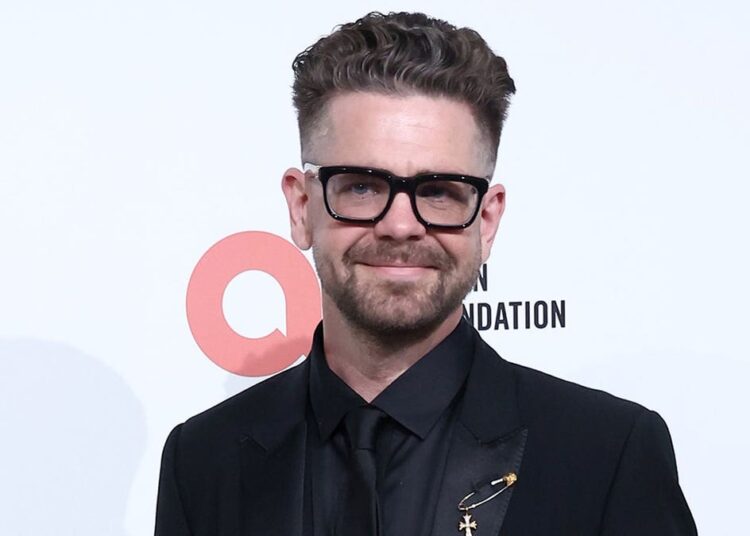 Jack Osbourne critica os críticos que o chamam de 'doente' após jornada para perder peso