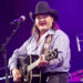 Jake Worthington anuncia que está tirando 'algum tempo' da música para 'trabalhar sozinho para minha esposa e filha'