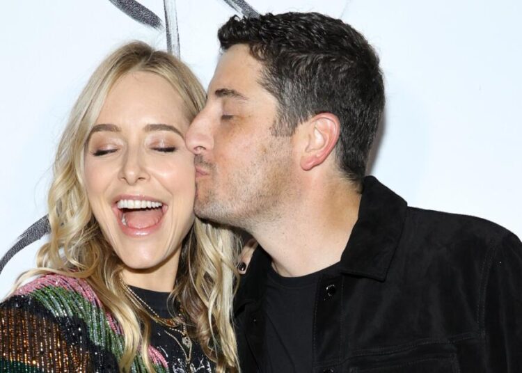 Jason Biggs e Jenny Mollen estão encerrando seu casamento de 18 anos