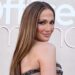 Jennifer Lopez posta fotos raras com seus gêmeos e um deles está se elevando sobre ela