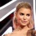 Jessica Simpson brilha no palco durante o grande retorno musical