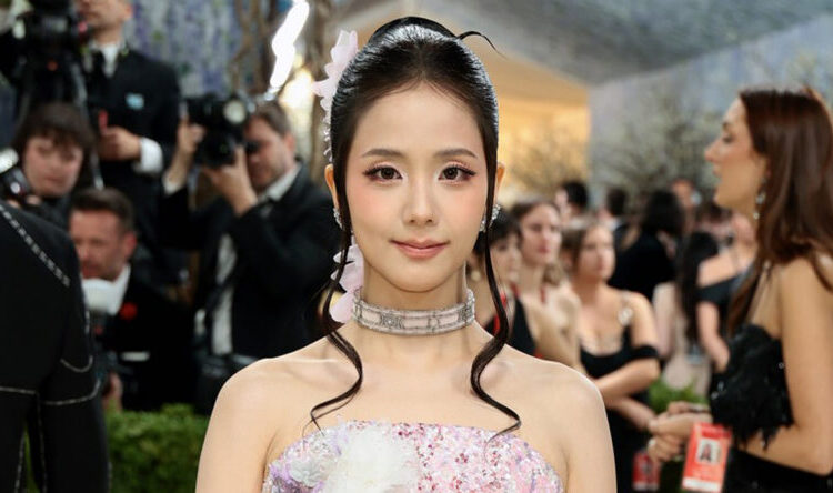 Jisoo faz estreia no Met Gala 2026 com vestido Dior – Just Jared – Notícias e fofocas de celebridades