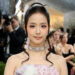 Jisoo faz estreia no Met Gala 2026 com vestido Dior – Just Jared – Notícias e fofocas de celebridades