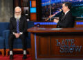 John Oliver grita com Stephen Colbert e dá um último golpe na CBS: 'Boa sorte, filhos da puta'