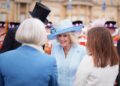 Joias elegantes de festa no jardim para a realeza britânica no Palácio de Buckingham