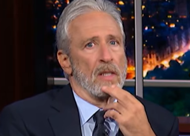 Jon Stewart deixa cair uma linha brutal sobre a CBS no ‘Late Show’ de Colbert enquanto ele termina