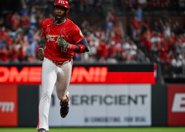 Jordan Walker martela o 13º home run enquanto os Cardinals abandonam o Royals por 5-4