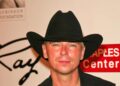 Kenny Chesney alcança 100 entradas na parada de músicas country quentes