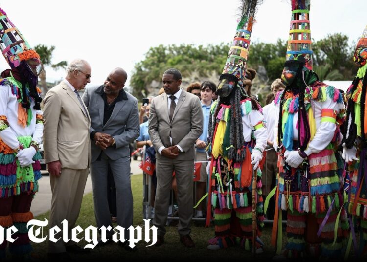 King confronta o legado do comércio de escravos nas Bermudas