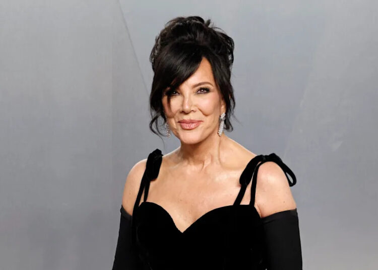 Kris Jenner relista a mansão Kardashian Hidden Hills por US $ 13 milhões