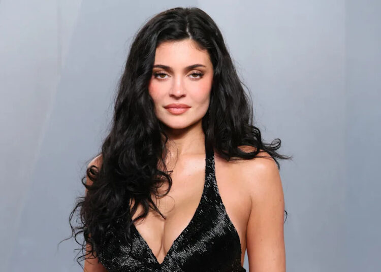 Kylie Jenner revela que o filho Aire estava 'brigando' meses antes do nascimento