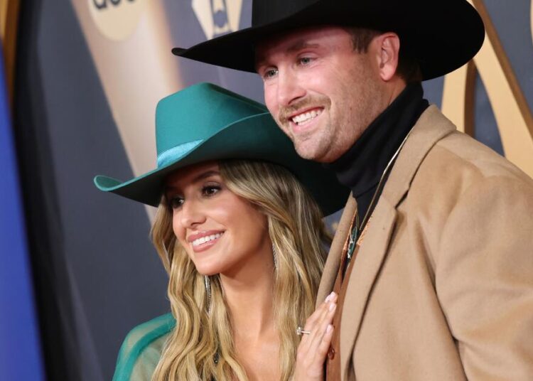 Lainey Wilson se casa com Devlin Hodges perto de uma cachoeira no Tennessee