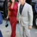 Lauren Sánchez participa da festa de gala pré-Met com um terninho justo vermelho-sangue