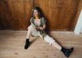 Lily Frost expressa esperança para a humanidade no último single ‘More Love’