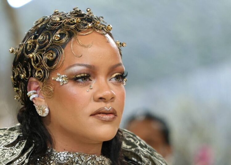 Lipreader expõe o apelo desesperado de Rihanna enquanto ela evita mau funcionamento do guarda-roupa – Celebrity News – Entretenimento