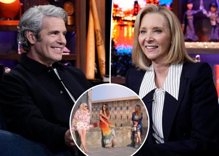 Lisa Kudrow critica Andy Cohen pela cena falsa de ‘RHOBH’ em um momento estranho de ‘WWHL’