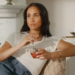 Meghan Markle mostra seu estilo de mãe Montecito em um vídeo novo como sempre