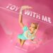 Meghan Trainor lança novo álbum Toy With Me e compartilha o videoclipe oficial de ‘Shimmer’