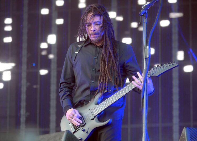 Munky do KoRn diz que a banda escreveu 40 músicas para o novo álbum, explica a saída do baixista Fieldy