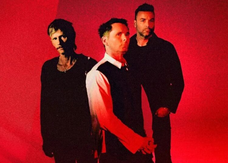 Muse lança nova música grandiosa “Hexagons”