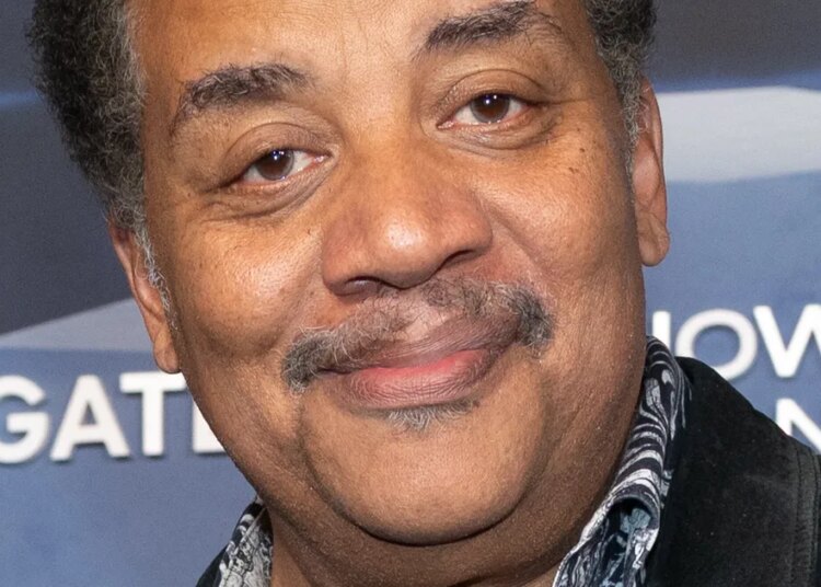 Neil DeGrasse Tyson reflete sobre como lidar com encontros com ETs