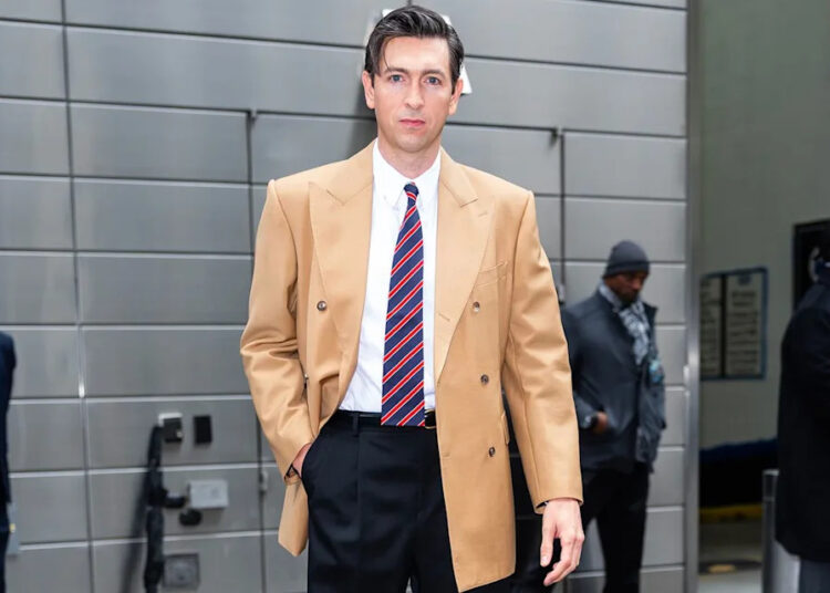 Nicholas Braun diz que a atenção do público sobre sua vida privada pode ser “frustrante” para as mulheres com quem ele namora