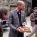 O Príncipe William brinca ao conhecer jovens agricultores em Yorkshire: 'Eu ficaria na academia por três dias!'