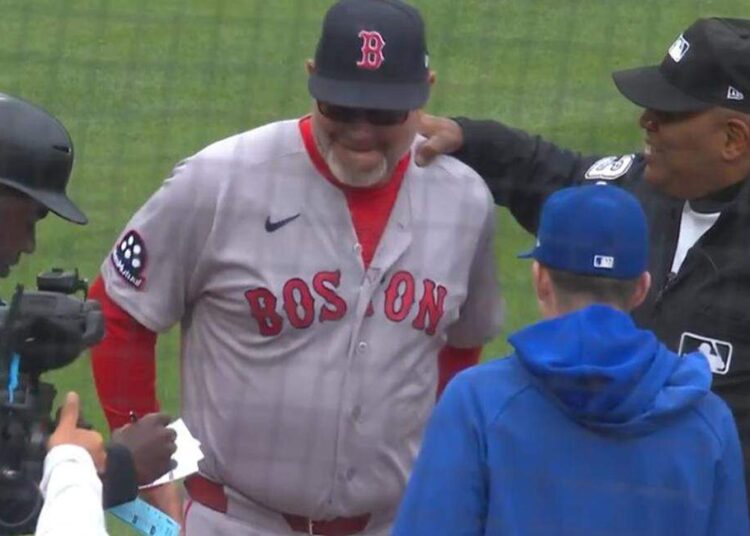 O Royals deu ao técnico do Red Sox uma surpresa muito legal antes do jogo esta semana