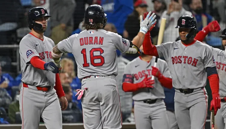 O ataque do Red Sox finalmente acaba com a queda histórica com explosão tardia vs. Realeza