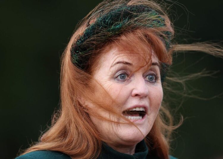 O 'caos' de trabalhar para a 'manipuladora' Sarah Ferguson revelou: autora real