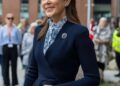 O conjunto azul da Rainha Mary escondeu um momento marcante da joalheria real