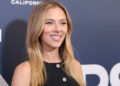 O drama de Scarlett Johansson, Paper Tiger, provoca ovação de 10 minutos em Cannes