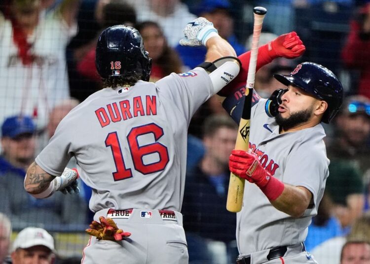 O home run de 2 corridas de Duran leva o Red Sox à vitória sobre o Royals por 4-3 para completar a raspagem
